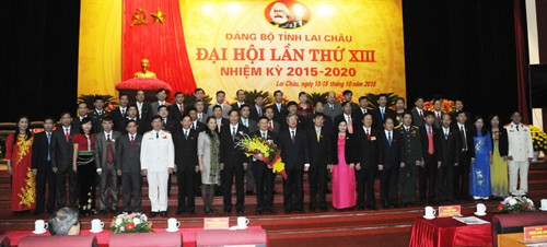 Ban chấp hành Đảng bộ tỉnh Lai Châu nhiệm kỳ 2015 - 2020 ra mắt Đại hội. Ảnh: Công Hải- TTXVN