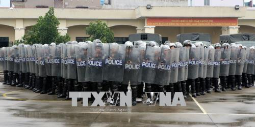 Chiến sỹ Tiểu đoàn 2 triển khai tập luyện các bài tập đội hình lá chắn. Ảnh: Thành Chung – TTXVN Chiến sỹ Tiểu đoàn 2 triển khai tập luyện các bài tập đội hình lá chắn. Ảnh: Thành Chung – TTXVN