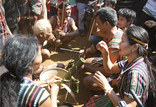 Lễ sum họp của người M'nông, Đắk Nông. Lễ sum họp của người M'nông, Đắk Nông.