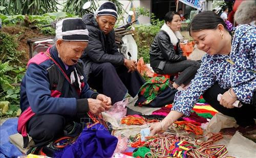 Chợ Thụt thật sự là nơi lưu giữ hồn quê và bản sắc văn hóa dân tộc độc đáo của địa phương. Ảnh: Văn Tý-TTXVN Chợ Thụt thật sự là nơi lưu giữ hồn quê và bản sắc văn hóa dân tộc độc đáo của địa phương. Ảnh: Văn Tý-TTXVN