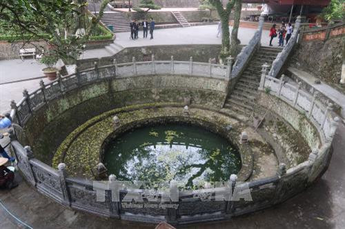 Giếng Ngọc lưu giữ nét cổ tại Đền Cao An Phụ, huyện Kinh Môn. Ảnh: Hiền Anh- TTXVN Giếng Ngọc lưu giữ nét cổ tại Đền Cao An Phụ, huyện Kinh Môn. Ảnh: Hiền Anh- TTXVN