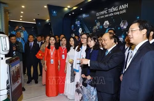 Thủ tướng Nguyễn Xuân Phúc thăm Triển lãm "Khát vọng sinh viên Việt Nam” tại Đại hội. Ảnh: Thống Nhất –TTXVN