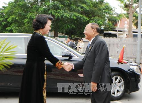 Chủ tịch Quốc hội Campuchia Samdec Heng Samrin đón Chủ tịch Quốc hội Nguyễn Thị Kim Ngân. Ảnh: Trọng Đức/TTXVN Chủ tịch Quốc hội Campuchia Samdec Heng Samrin đón Chủ tịch Quốc hội Nguyễn Thị Kim Ngân. Ảnh: Trọng Đức/TTXVN