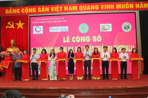 Lễ cắt băng công bố nhãn chín muộn xuất khẩu đi Australia năm 2019. Trưng bày sản phẩm nhãn chín muộn của huyện Hoài Đức (Hà Nội) bên lề Hội nghị. Sản phẩm long nhãn đóng hộp.