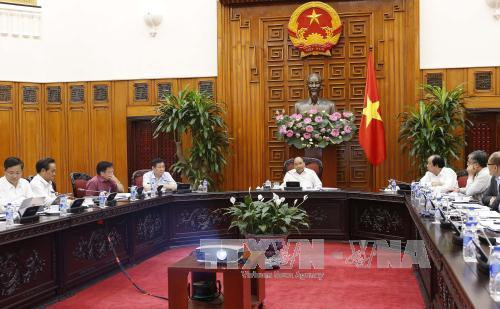 Sáng 29/7/2017, tại trụ sở Chính phủ, Thủ tướng Nguyễn Xuân Phúc làm việc với Tổ Tư vấn kinh tế của Thủ tướng Chính phủ. Trong ảnh: Quang cảnh buổi làm việc. Ảnh: Doãn Tấn - TTXVN Sáng 29/7/2017, tại trụ sở Chính phủ, Thủ tướng Nguyễn Xuân Phúc làm việc với Tổ Tư vấn kinh tế của Thủ tướng Chính phủ. Trong ảnh: Quang cảnh buổi làm việc. Ảnh: Doãn Tấn - TTXVN