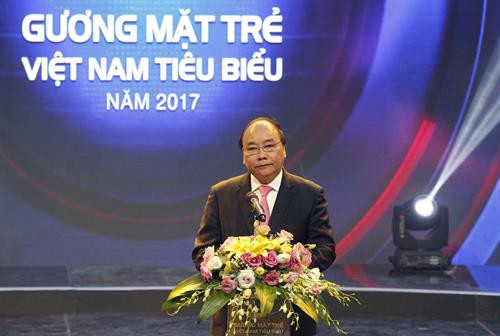 Thủ tướng Nguyễn Xuân Phúc phát biểu. Ảnh: Văn Điệp – TTXVN Thủ tướng Nguyễn Xuân Phúc phát biểu. Ảnh: Văn Điệp – TTXVN