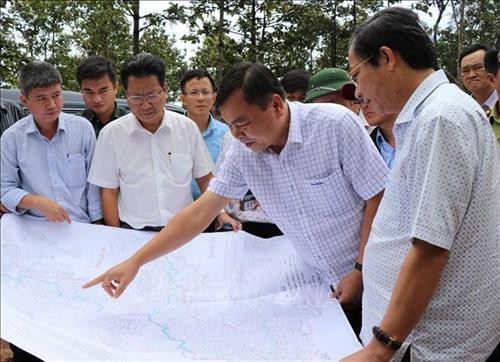 Thứ trưởng Bộ Nông nghiệp và Phát triển nông thôn Nguyễn Hoàng Hiệp kiểm tra thực tế tại công trình thủy lợi Ia Mơr. Ảnh: Hoài Nam – TTXVN. Thứ trưởng Bộ Nông nghiệp và Phát triển nông thôn Nguyễn Hoàng Hiệp kiểm tra thực tế tại công trình thủy lợi Ia Mơr. Ảnh: Hoài Nam – TTXVN.