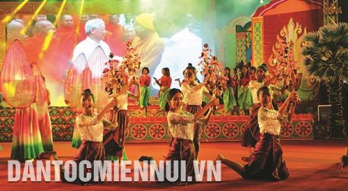 Múa Mừng lúa mới trong chương trình khai mạc lễ hội Oóc Om Bóc - Đua ghe Ngo Sóc Trăng năm 2017 Múa Mừng lúa mới trong chương trình khai mạc lễ hội Oóc Om Bóc - Đua ghe Ngo Sóc Trăng năm 2017