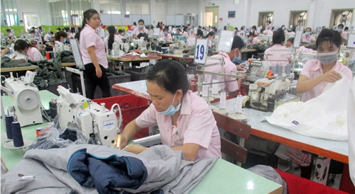 Công ty TNHH may mặc Quảng Việt hiện có hơn 7.000 lao động, trong đó công nhân người Khmer chiếm khoảng 15%.