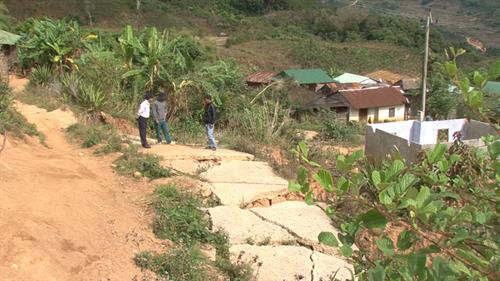 Thôn Tu Thó cần sớm được di dời để đảm bảo an toàn cho người dân. Ảnh: kontumtv.vn Thôn Tu Thó cần sớm được di dời để đảm bảo an toàn cho người dân. Ảnh: kontumtv.vn