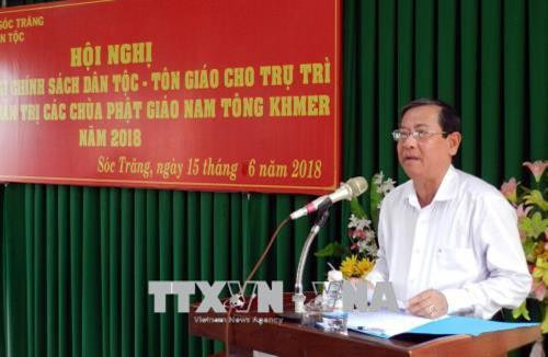 Ông Lý Bình Cang, Trưởng Ban Dân tộc tỉnh Sóc Trăng phát biểu triển khai các nghị quyết, chính sách tới các sư sãi, chức sắc. Ảnh: Trung Hiếu - TTXVN Ông Lý Bình Cang, Trưởng Ban Dân tộc tỉnh Sóc Trăng phát biểu triển khai các nghị quyết, chính sách tới các sư sãi, chức sắc. Ảnh: Trung Hiếu - TTXVN