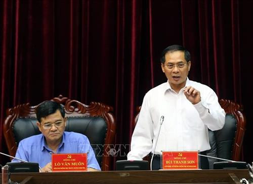 Thứ trưởng Thường trực Bộ Ngoại giao Bùi Thanh Sơn phát biểu tại buổi làm việc. Ảnh: Phan Tuấn Anh - TTXVN Thứ trưởng Thường trực Bộ Ngoại giao Bùi Thanh Sơn phát biểu tại buổi làm việc. Ảnh: Phan Tuấn Anh - TTXVN