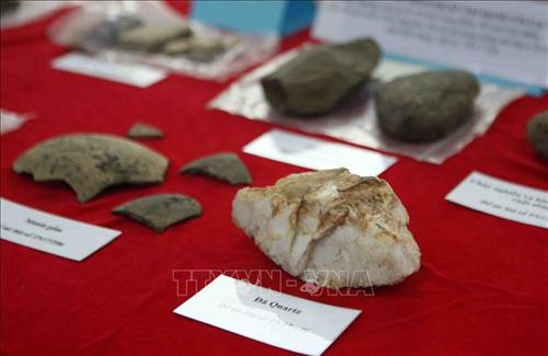 Những di vật, hiện vật… được khai quật hang động núi lửa Krông Nô, tỉnh Đắk Nông. Ảnh: Thanh Tùng-TTXVN Những di vật, hiện vật… được khai quật hang động núi lửa Krông Nô, tỉnh Đắk Nông. Ảnh: Thanh Tùng-TTXVN