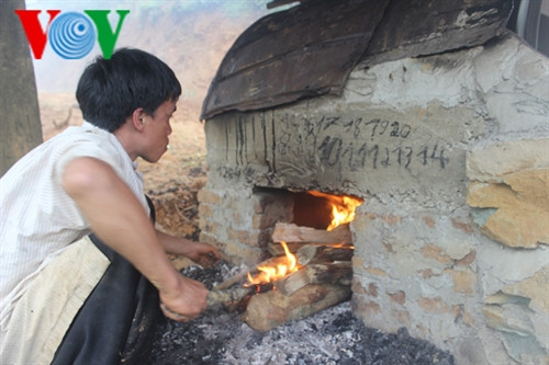 Ban đầu phải đốt lửa trong lò thật nóng Ban đầu phải đốt lửa trong lò thật nóng