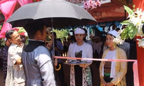 Người làm mối có vai trò không nhỏ trong hôn nhân người Mường.