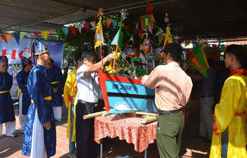 Nhân dân tại khu dân cư văn hóa biển Kim Liên làm lễ rước, thả thuyền. Ảnh: Đinh Văn Nhiều-TTXVN Nhân dân tại khu dân cư văn hóa biển Kim Liên làm lễ rước, thả thuyền. Ảnh: Đinh Văn Nhiều-TTXVN Nhân dân tại khu dân cư văn hóa biển Kim Liên làm lễ rước, thả thuyền. Ảnh: Đinh Văn Nhiều-TTXVN Nhân dân tại khu dân cư văn hóa biển Kim Liên làm lễ rước, thả thuyền. Ảnh: Đinh Văn Nhiều-TTXVN Lễ cúng, tế các vị thần linh đã khai khẩn, lập ấp. Ảnh: Đinh Văn Nhiều-TTXVN Nhân dân tại khu dân cư văn hóa biển Kim Liên làm lễ rước, thả thuyền. Ảnh: Đinh Văn Nhiều-TTXVN Nhân dân tại khu dân cư văn hóa biển Kim Liên làm lễ rước, thả thuyền. Ảnh: Đinh Văn Nhiều-TTXVN Nhân dân tại khu dân cư văn hóa biển Kim Liên làm lễ rước, thả thuyền. Ảnh: Đinh Văn Nhiều-TTXVN Nhân dân tại khu dân cư văn hóa biển Kim Liên làm lễ rước, thả thuyền. Ảnh: Đinh Văn Nhiều-TTXVN Lễ cúng, tế các vị thần linh đã khai khẩn, lập ấp. Ảnh: Đinh Văn Nhiều-TTXVN