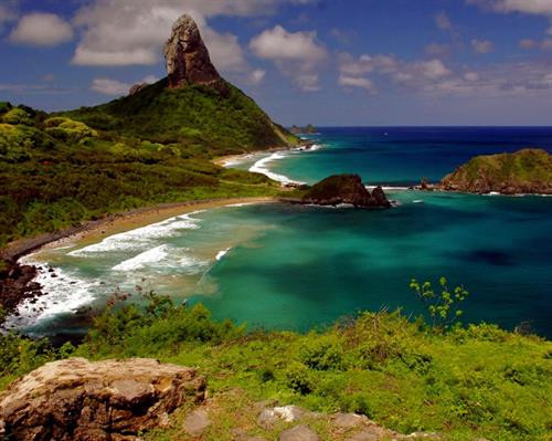Fernando de Noronha (Brazil) là quần đảo nổi tiếng với những bãi biển cát trắng hoang sơ và nước trong vắt đầy rùa biển cùng cá heo. Ảnh: Dphotographer. Fernando de Noronha (Brazil) là quần đảo nổi tiếng với những bãi biển cát trắng hoang sơ và nước trong vắt đầy rùa biển cùng cá heo. Ảnh: Dphotographer.