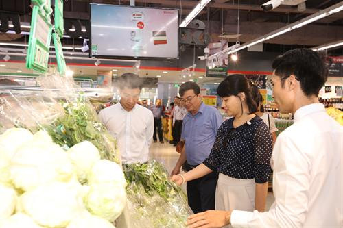 Một số hình ảnh về Đoàn kiểm tra, đánh giá Chương trình phối hợp phát triển chuỗi cung cấp rau, thịt cho thành phố Hà Nội tại tỉnh Hà Nam.