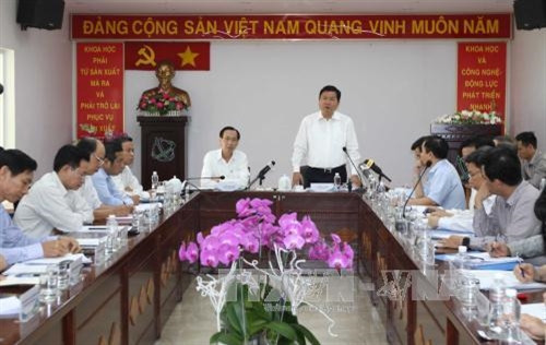 Bí thư Thành ủy Thành phố Hồ Chí Minh Đinh La Thăng phát biểu tại buổi làm việc. Ảnh: Thanh Vũ-TTXVN Bí thư Thành ủy Thành phố Hồ Chí Minh Đinh La Thăng phát biểu tại buổi làm việc. Ảnh: Thanh Vũ-TTXVN
