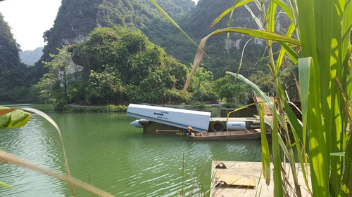 Các mô hình, dụng cụ thực hiện trong việc đóng phim Kong: Skull Island được tạo dựng lại phục vụ khách tham quan. Các mô hình, dụng cụ thực hiện trong việc đóng phim Kong: Skull Island được tạo dựng lại phục vụ khách tham quan.