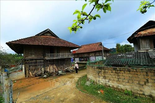 Nhà sàn của người Thái mang tính cộng đồng nên được làm gần nhau. Ảnh: Phan Tuấn Anh - TTXVN Nhà sàn của người Thái mang tính cộng đồng nên được làm gần nhau. Ảnh: Phan Tuấn Anh - TTXVN