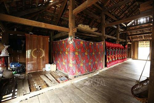 Nhà 3 gian của người dân tộc Thái. Ảnh: Phan Tuấn Anh - TTXVN Nhà 3 gian của người dân tộc Thái. Ảnh: Phan Tuấn Anh - TTXVN