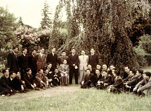 Phó Thủ tướng Phạm Văn Đồng và Đoàn Chính phủ Việt Nam Dân chủ cộng hòa dự Hội nghị Geneva năm 1954. Ảnh: Võ Năng An- TTXVN