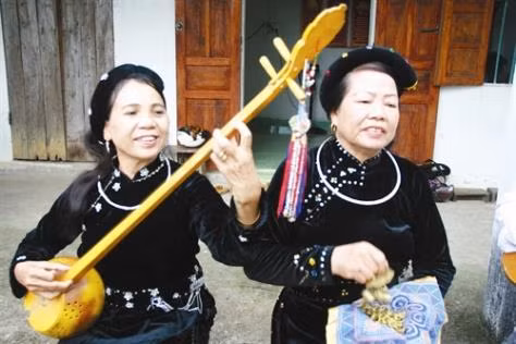 Gìn giữ, phát huy nghệ thuật đàn tính, hát then trên quê mới ảnh 1
