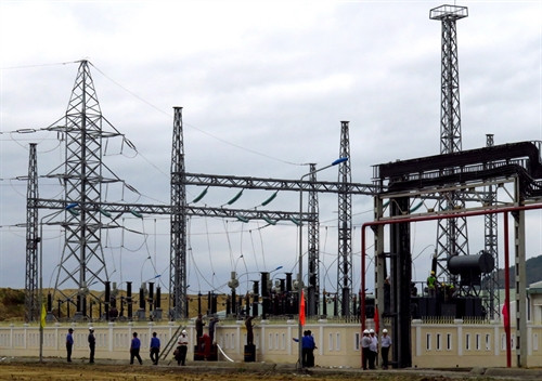 Trạm biến áp 110 KV của nhà máy. Thế Lập- TTXVN. Trạm biến áp 110 KV của nhà máy. Thế Lập- TTXVN.