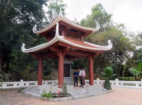 Nhà bia tưởng niệm tại Khu di tích lịch sử Quốc gia đặc biệt Kim Bình. Ảnh Quang Đán – TTXVN
