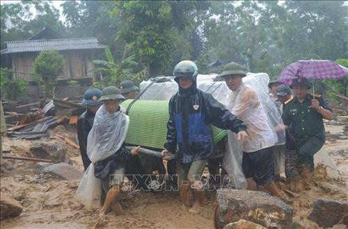 Bác sỹ quân y Bộ đội Biên phòng tỉnh Quảng Nam khám bệnh cho người dân xã biên giới Ga Ry, huyện Tây Giang. Ảnh: Đỗ Trưởng – TTXVN Cán bộ, chiến sỹ Đồn Biên phòng cửa khẩu Quốc tế Tây Trang (Điện Biên) tuyên truyền chủ trương, chính sách cho nhân dân xã Na Ư - địa bàn phức tạp về tệ nạn ma túy. Ảnh: Trần Việt – TTXVN Cán bộ Đồn Biên phòng Huổi Luông (Lai Châu) chủ động, tích cực bám dân, bám bản, tham gia giúp sức cùng đồng bào dân tộc thiểu số sở tại phát triển kinh tế. Ảnh: Việt Hoàng – TTXVN Lực lượng bộ đội và công an hỗ trợ người dân trong vùng đặc biệt nguy hiểm của mưa lũ di dời tài sản đến nơi an toàn tại huyện Văn Chấn, tỉnh Yên Bái. Ảnh: Tuấn Anh –TTXVN Cán bộ Đồn 519 (Bộ đội Biên phòng tỉnh Nghệ An) dạy chữ cho trẻ em dân tộc Mông ở bản Huồi Mới 1, xã Tri Lễ, huyện Quế Phong. Ảnh: TTXVN Cán bộ, chiến sĩ Đồn Biên phòng Huổi Luông (tỉnh Lai Châu) chủ động, tích cực bám dân, bám bản, tham gia giúp sức cùng đồng bào dân tộc thiểu số sở tại phát triển kinh tế. Ảnh: Việt Hoàng – TTXVN Hơn một năm, Thiếu úy Vàng Lao Lừ, Đồn Biên phòng Mường Lạn đã đưa con chữ tới với bản vùng cao xa xôi Co Muông, xã Mường Lạn, huyện Sốp Cộp (Sơn La) để dạy cho học sinh nơi đây. Sau một năm học, 100% các em đều đã biết đọc, biết viết và tính được những phép toán đơn giản. Ảnh: Nguyễn Hồng Cường – TTXVN Cán bộ, chiến sĩ các đơn vị thuộc Quân đoàn 3 giúp nhân dân làng Plei Trớ, xã Chư A Thai, huyện Phú Thiện, tỉnh Gia Lai di chuyển, sắp xếp lại nhà cửa, thực hiện Chương trình mục tiêu quốc gia về xây dựng nông thôn mới của huyện. Ảnh: Hoài Nam – TTXVN Trong sự nghiệp đổi mới, xây dựng và bảo vệ Tổ quốc, công tác dân vận đã hướng vào vận động các tầng lớp nhân dân hăng hái tham gia các phong trào thi đua thực hiện nhiệm vụ phát triển kinh tế - xã hội, củng cố quốc phòng - an ninh, xây dựng hệ thống chính trị. Trong ảnh: Cán bộ, chiến sĩ Đồn Biên phòng Dào San, huyện Phong Thổ, tỉnh Lai Châu thường xuyên xuống bản tuyên truyền cho nhân dân về giữ gìn an ninh trật tự, phương thức phát triển sản xuất, nâng cao năng suất cây trồng, vật nuôi. Ảnh: Công Tuyên – TTXVN Cán bộ, chiến sĩ Đồn Biên phòng Vĩnh Gia (An Giang) giúp dân gặt lúa ở những vùng ngập sâu, máy gặt không thể tiếp cận do ảnh hưởng của lũ. Ảnh: Công Mạo – TTXVN Trưởng Ban Dân vận huyện Tân Uyên, tỉnh Lai Châu (thứ 3 bên trái) cùng cán bộ xã tuyên truyền vận động người dân bản Khau Giếng, xã Hố Mít, huyện Tân Uyên bỏ những phong tục, tập quán lạc hậu, cùng giúp nhau phát triển kinh tế, xóa đói giảm nghèo, chung tay xây dựng nông thôn mới. Ảnh: Quý Trung – TTXVN Cán bộ xã cùng trưởng bản Pá Kim, xã Trung Đồng, huyện Tân Uyên, tỉnh Lai Châu vận động người dân chung tay bảo vệ rừng, không đốt nương bừa bãi gây cháy rừng trong thời tiết hanh khô. Ảnh: Quý Trung – TTXVN Là Bí thư Chi bộ, Trưởng ban công tác Mặt trận thôn và là Phó Đài truyền thanh của xã, anh Đinh Văn Thắng, dân tộc Mường, thôn Nga 3, xã Cúc Phương, huyện Nho Quan (Ninh Bình) phối hợp với các ban, ngành, đoàn thể tuyên truyền, vận động nhân dân xây dựng nếp sống văn minh trong việc cưới, việc tang và lễ hội; từng bước xoá bỏ các phong tục, tập quán lạc hậu, mê tín dị đoan... Ảnh: Minh Đức – TTXVN Đồn Biên phòng Thị Hoa, huyện Hạ Lang, tỉnh Cao Bằng vận động một số tổ chức trong tỉnh đóng góp tiền xây tặng nhà tình nghĩa cho các gia đình chính sách, giúp đồng bào trồng mía, góp phần nâng cao đời sống cho nhân dân nơi đơn vị đóng quân. Ảnh: TTXVN Công ty 75 thuộc Binh đoàn 15 làm tốt công tác dân vận nơi đơn vị đóng quân. Đơn vị đã kết nghĩa 43/43 làng dân tộc tại địa phương, tổ chức thăm hỏi, tặng quà cho đồng bào, đóng góp hàng nghìn công lao động làm đường giao thông, xây dựng nhà rông văn hóa, khám chữa bệnh cho hàng nghìn lượt người... Ảnh: TTXVN Bác sỹ quân y Bộ đội Biên phòng tỉnh Quảng Nam khám bệnh cho người dân xã biên giới Ga Ry, huyện Tây Giang. Ảnh: Đỗ Trưởng – TTXVN Cán bộ, chiến sỹ Đồn Biên phòng cửa khẩu Quốc tế Tây Trang (Điện Biên) tuyên truyền chủ trương, chính sách cho nhân dân xã Na Ư - địa bàn phức tạp về tệ nạn ma túy. Ảnh: Trần Việt – TTXVN Cán bộ Đồn Biên phòng Huổi Luông (Lai Châu) chủ động, tích cực bám dân, bám bản, tham gia giúp sức cùng đồng bào dân tộc thiểu số sở tại phát triển kinh tế. Ảnh: Việt Hoàng – TTXVN Lực lượng bộ đội và công an hỗ trợ người dân trong vùng đặc biệt nguy hiểm của mưa lũ di dời tài sản đến nơi an toàn tại huyện Văn Chấn, tỉnh Yên Bái. Ảnh: Tuấn Anh –TTXVN Cán bộ Đồn 519 (Bộ đội Biên phòng tỉnh Nghệ An) dạy chữ cho trẻ em dân tộc Mông ở bản Huồi Mới 1, xã Tri Lễ, huyện Quế Phong. Ảnh: TTXVN Cán bộ, chiến sĩ Đồn Biên phòng Huổi Luông (tỉnh Lai Châu) chủ động, tích cực bám dân, bám bản, tham gia giúp sức cùng đồng bào dân tộc thiểu số sở tại phát triển kinh tế. Ảnh: Việt Hoàng – TTXVN Hơn một năm, Thiếu úy Vàng Lao Lừ, Đồn Biên phòng Mường Lạn đã đưa con chữ tới với bản vùng cao xa xôi Co Muông, xã Mường Lạn, huyện Sốp Cộp (Sơn La) để dạy cho học sinh nơi đây. Sau một năm học, 100% các em đều đã biết đọc, biết viết và tính được những phép toán đơn giản. Ảnh: Nguyễn Hồng Cường – TTXVN Cán bộ, chiến sĩ các đơn vị thuộc Quân đoàn 3 giúp nhân dân làng Plei Trớ, xã Chư A Thai, huyện Phú Thiện, tỉnh Gia Lai di chuyển, sắp xếp lại nhà cửa, thực hiện Chương trình mục tiêu quốc gia về xây dựng nông thôn mới của huyện. Ảnh: Hoài Nam – TTXVN Trong sự nghiệp đổi mới, xây dựng và bảo vệ Tổ quốc, công tác dân vận đã hướng vào vận động các tầng lớp nhân dân hăng hái tham gia các phong trào thi đua thực hiện nhiệm vụ phát triển kinh tế - xã hội, củng cố quốc phòng - an ninh, xây dựng hệ thống chính trị. Trong ảnh: Cán bộ, chiến sĩ Đồn Biên phòng Dào San, huyện Phong Thổ, tỉnh Lai Châu thường xuyên xuống bản tuyên truyền cho nhân dân về giữ gìn an ninh trật tự, phương thức phát triển sản xuất, nâng cao năng suất cây trồng, vật nuôi. Ảnh: Công Tuyên – TTXVN Cán bộ, chiến sĩ Đồn Biên phòng Vĩnh Gia (An Giang) giúp dân gặt lúa ở những vùng ngập sâu, máy gặt không thể tiếp cận do ảnh hưởng của lũ. Ảnh: Công Mạo – TTXVN Trưởng Ban Dân vận huyện Tân Uyên, tỉnh Lai Châu (thứ 3 bên trái) cùng cán bộ xã tuyên truyền vận động người dân bản Khau Giếng, xã Hố Mít, huyện Tân Uyên bỏ những phong tục, tập quán lạc hậu, cùng giúp nhau phát triển kinh tế, xóa đói giảm nghèo, chung tay xây dựng nông thôn mới. Ảnh: Quý Trung – TTXVN Cán bộ xã cùng trưởng bản Pá Kim, xã Trung Đồng, huyện Tân Uyên, tỉnh Lai Châu vận động người dân chung tay bảo vệ rừng, không đốt nương bừa bãi gây cháy rừng trong thời tiết hanh khô. Ảnh: Quý Trung – TTXVN Là Bí thư Chi bộ, Trưởng ban công tác Mặt trận thôn và là Phó Đài truyền thanh của xã, anh Đinh Văn Thắng, dân tộc Mường, thôn Nga 3, xã Cúc Phương, huyện Nho Quan (Ninh Bình) phối hợp với các ban, ngành, đoàn thể tuyên truyền, vận động nhân dân xây dựng nếp sống văn minh trong việc cưới, việc tang và lễ hội; từng bước xoá bỏ các phong tục, tập quán lạc hậu, mê tín dị đoan... Ảnh: Minh Đức – TTXVN Đồn Biên phòng Thị Hoa, huyện Hạ Lang, tỉnh Cao Bằng vận động một số tổ chức trong tỉnh đóng góp tiền xây tặng nhà tình nghĩa cho các gia đình chính sách, giúp đồng bào trồng mía, góp phần nâng cao đời sống cho nhân dân nơi đơn vị đóng quân. Ảnh: TTXVN Công ty 75 thuộc Binh đoàn 15 làm tốt công tác dân vận nơi đơn vị đóng quân. Đơn vị đã kết nghĩa 43/43 làng dân tộc tại địa phương, tổ chức thăm hỏi, tặng quà cho đồng bào, đóng góp hàng nghìn công lao động làm đường giao thông, xây dựng nhà rông văn hóa, khám chữa bệnh cho hàng nghìn lượt người... Ảnh: TTXVN