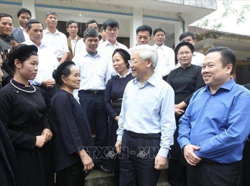 Công tác dân vận luôn được Đảng xác định là một trong những nhiệm vụ quan trọng hàng đầu, cơ bản trong công tác xây dựng Đảng, xây dựng chính quyền vững mạnh. Trong ảnh: Tổng Bí thư Nguyễn Phú Trọng nói chuyện với cán bộ, nhân dân xã Trường Hà, huyện Hà Quảng trong chuyến thăm Cao Bằng, ngày 23/4/2015. Ảnh: Trí Dũng – TTXVN Công tác dân vận luôn được Đảng xác định là một trong những nhiệm vụ quan trọng hàng đầu, cơ bản trong công tác xây dựng Đảng, xây dựng chính quyền vững mạnh. Trong ảnh: Tổng Bí thư Nguyễn Phú Trọng nói chuyện với cán bộ, nhân dân xã Trường Hà, huyện Hà Quảng trong chuyến thăm Cao Bằng, ngày 23/4/2015. Ảnh: Trí Dũng – TTXVN