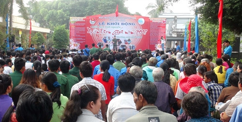 Đông đảo người dân, học sinh, đoàn viên, thanh niên tham gia buổi ra quân chiến dịch Xuân biên giới 2017. Ảnh: Thanh Tân-TTXVN Đông đảo người dân, học sinh, đoàn viên, thanh niên tham gia buổi ra quân chiến dịch Xuân biên giới 2017. Ảnh: Thanh Tân-TTXVN