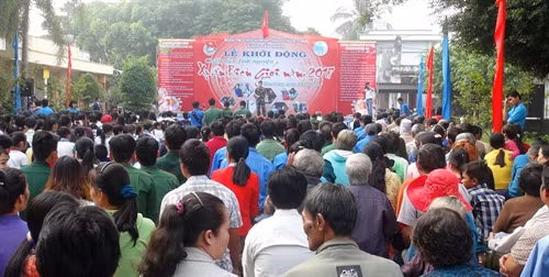 Đông đảo người dân, học sinh, đoàn viên, thanh niên tham gia buổi ra quân chiến dịch Xuân biên giới 2017. Ảnh: Thanh Tân-TTXVN Đông đảo người dân, học sinh, đoàn viên, thanh niên tham gia buổi ra quân chiến dịch Xuân biên giới 2017. Ảnh: Thanh Tân-TTXVN