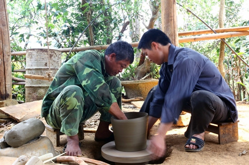 Tạo hình bình gốm