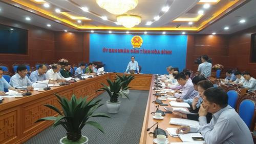 Chủ tịch UBND tỉnh Hòa BÌnh Nguyễn Văn Quang chủ trì phiên họp. Ảnh: Nhan Sinh - TTXVN Chủ tịch UBND tỉnh Hòa BÌnh Nguyễn Văn Quang chủ trì phiên họp. Ảnh: Nhan Sinh - TTXVN