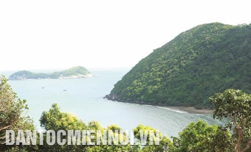 Trong những năm qua, Côn Đảo đã tận dụng lợi thế bờ biển dài, bãi biển đẹp để phát triển du lịch. Ảnh: Đồng Chí Thọ Trong những năm qua, Côn Đảo đã tận dụng lợi thế bờ biển dài, bãi biển đẹp để phát triển du lịch. Ảnh: Đồng Chí Thọ