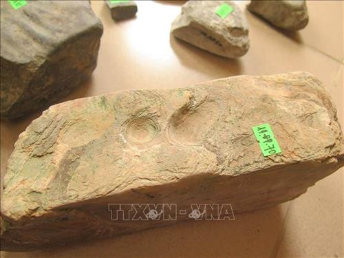 Đây là di vật thường tìm thấy trong các di chỉ văn hóa Hòa Bình - Bắc Sơn ở vùng núi phía Bắc. Ảnh: Vũ Hoàng Giang – TTXVN