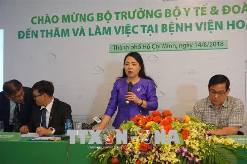 Bộ trưởng Bộ Y tế Nguyễn Thị Kim Tiến làm việc tại Bệnh viện Hoàn Mỹ Sài Gòn. Ảnh: Đinh Hằng – TTXVN Bộ trưởng Bộ Y tế Nguyễn Thị Kim Tiến làm việc tại Bệnh viện Hoàn Mỹ Sài Gòn. Ảnh: Đinh Hằng – TTXVN