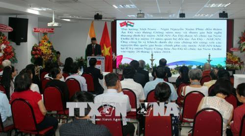 Quang cảnh buổi họp mặt. Ảnh: Xuân Khu-TTXVN Quang cảnh buổi họp mặt. Ảnh: Xuân Khu-TTXVN