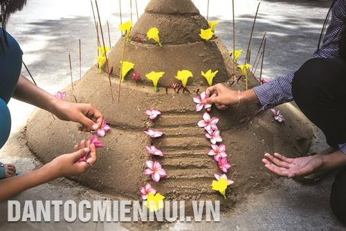 Làm duyên cho núi cát Làm duyên cho núi cát