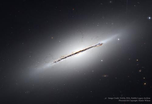 Thiên hà NGC 5866 đường kính khoảng 60.000 năm ánh sáng. Ảnh: apod.nasa.gov