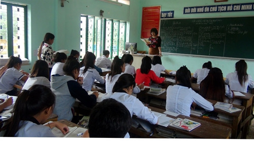 Phú Yên có gần 2.000 học sinh là con em đồng bào các dân tộc thiểu số đang học tập tại các trường từ tiểu học đến trung học phổ thông Phú Yên có gần 2.000 học sinh là con em đồng bào các dân tộc thiểu số đang học tập tại các trường từ tiểu học đến trung học phổ thông