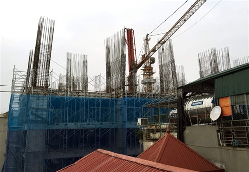 Hiểm họa từ các công trình xây dựng "trên trời" ảnh 1