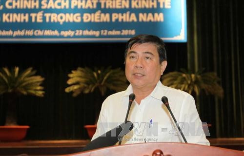 Đồng chí Nguyễn Thành Phong, Chủ UBND Thành phố Hồ Chí Minh, Chủ tịch Hội đồng Vùng kinh tế trọng điểm phía Nam năm 2015 - 2016 phát biểu khai mạc hội thảo. Ảnh: Thanh Vũ - TTXVN