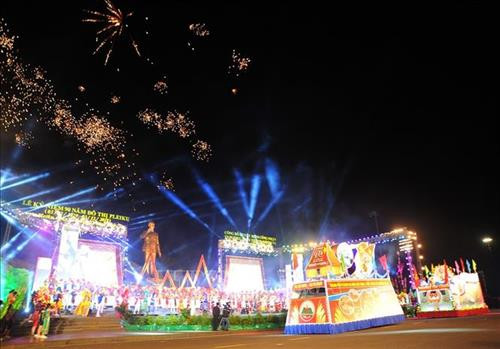 Màn bắn pháo hoa chào mừng tại buổi Lễ. Ảnh: Hoài Nam – TTXVN Màn bắn pháo hoa chào mừng tại buổi Lễ. Ảnh: Hoài Nam – TTXVN