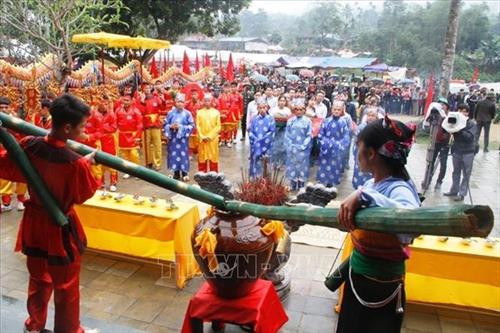 Nghi lễ truyền thống tại Lễ hội văn hóa – du lịch Bàn Bù. Ảnh Hoa Mai – TTXVN Nghi lễ truyền thống tại Lễ hội văn hóa – du lịch Bàn Bù. Ảnh Hoa Mai – TTXVN