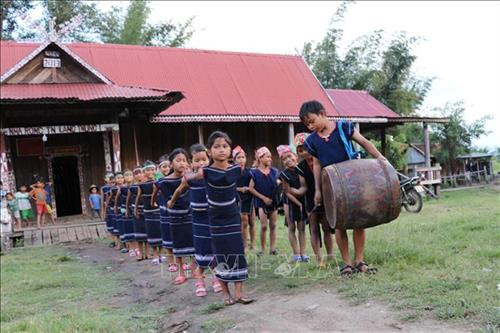 Các em nhỏ huyện Kong Chro cũng tích cực tập luyện sau giờ học. Ảnh: Hồng Điệp - TTXVN. Các em nhỏ huyện Kong Chro cũng tích cực tập luyện sau giờ học. Ảnh: Hồng Điệp - TTXVN.
