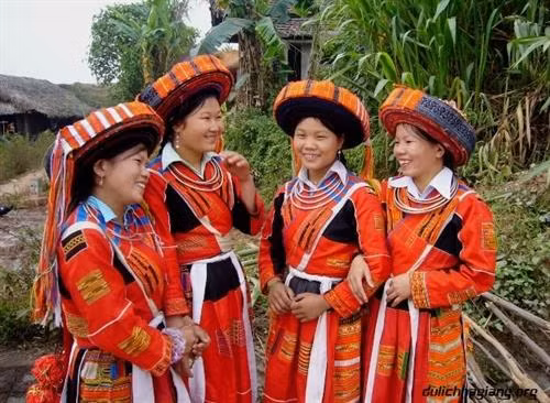 Phụ nữ Pà Thẻn.