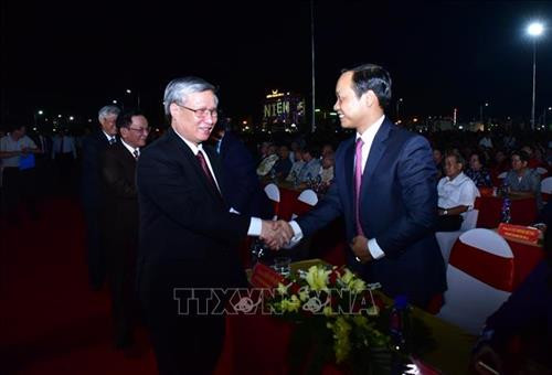 Đồng chí Trần Quốc Vượng, Ủy viên Bộ Chính trị, Thường trực Ban Bí thư gặp gỡ các đại biểu. Ảnh: Diệp Anh – TTXVN Đồng chí Trần Quốc Vượng, Ủy viên Bộ Chính trị, Thường trực Ban Bí thư gặp gỡ các đại biểu. Ảnh: Diệp Anh – TTXVN